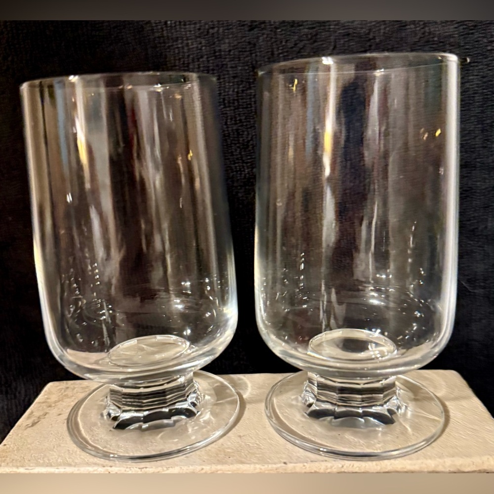 2 Schott Zwiesel Pattern SCZ58 Pedestal Base wine glasses.  4 3/4"  11oz